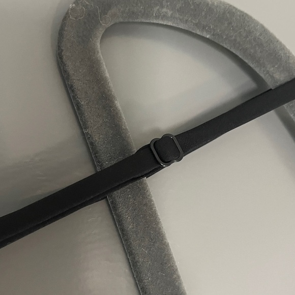 Aritzia Babaton Silk - effect cowl neck cropped cami - Picture 4 of 7